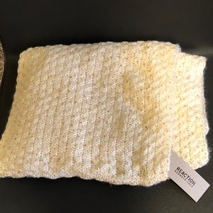 NWT Kenneth Cole Reaction Infinity scarf